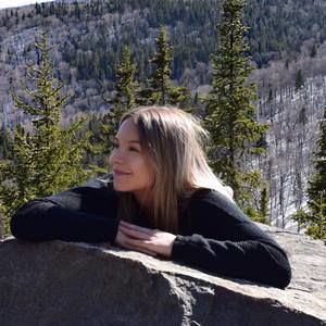 Meet your Posher, Claudia